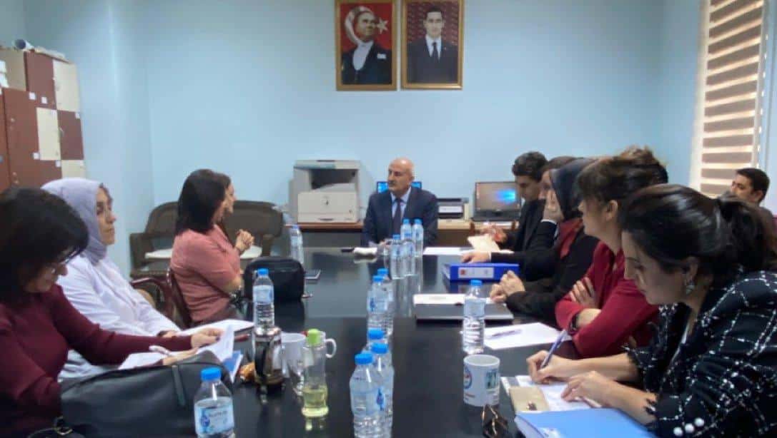 Ortak Türkmen Türk Okulu'nda Eğitim Öğretim Faaliyetlerini Değerlendirme Toplantısı Yapıldı