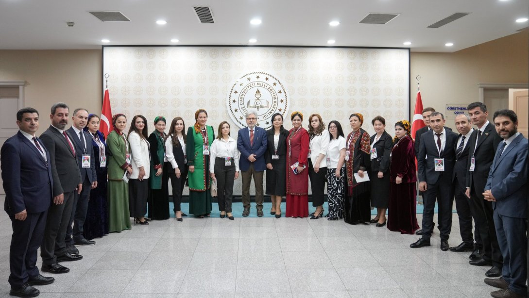 Eğitici Eğitimine Katılan Öğretmenler Sertifikalarını Alarak Türkmenistan'a Döndüler